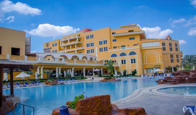 حمام السباحة فندق هلنان دريم
