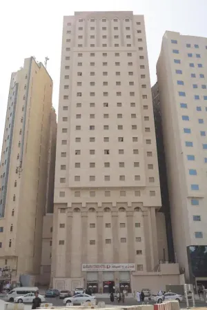 استمتع بأجواء مريحة منذ أول خطوة في فندق برج الضيافة بمكة المكرمة 