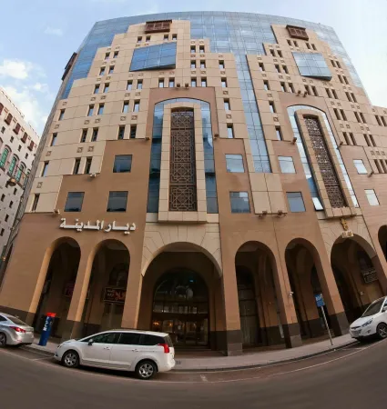 تجربة استقبال لا تُنسى التي تعكس أجواء الضيافة والراحة في فندق ديار المدينة بالمدينة المنورة