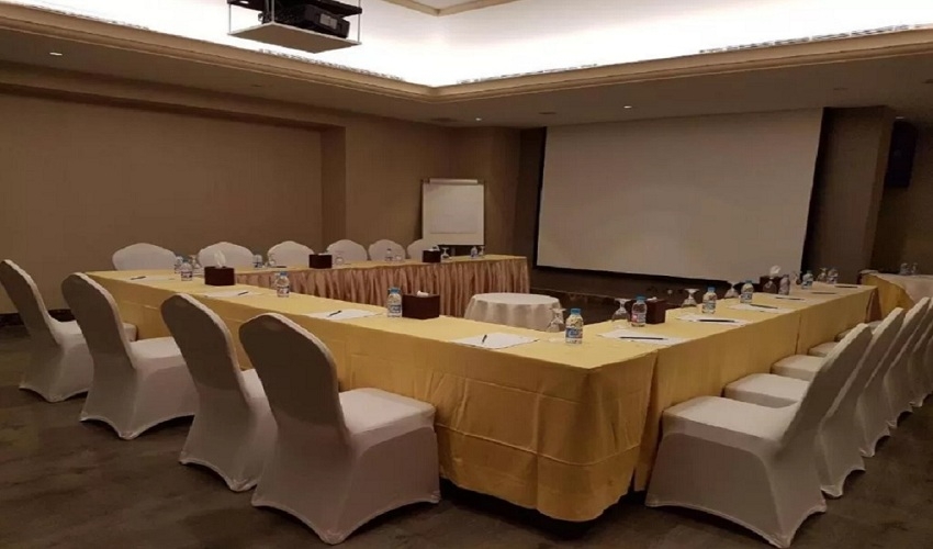 Ramada By Wyndham Hotel Meeting Room