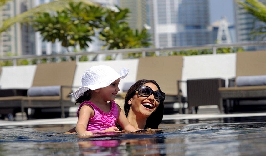 Movenpick Hotel Jumeirah Lakes Towers Dubai Pool