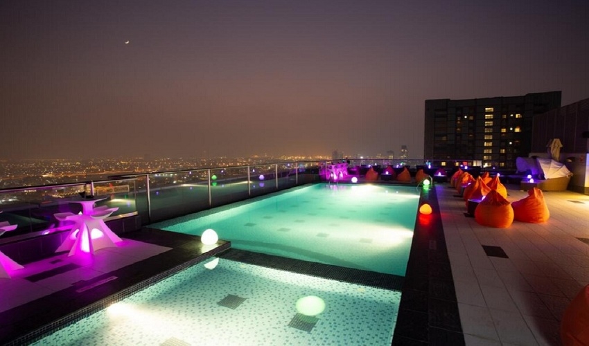 Park Regis Kris Kin Hotel Pool