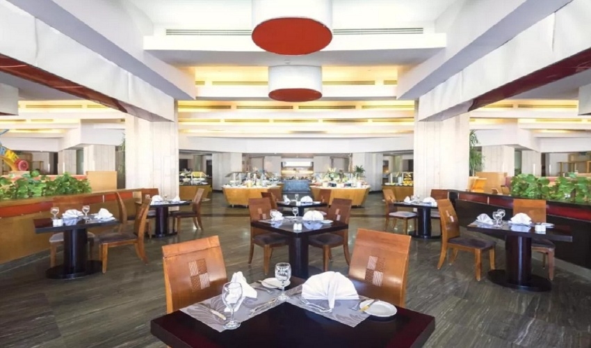 فندق بارسيلو تيران المطعم