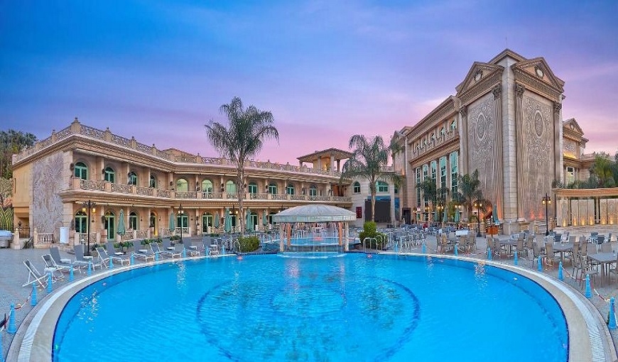 حمام السباحة في فندق الماسة 