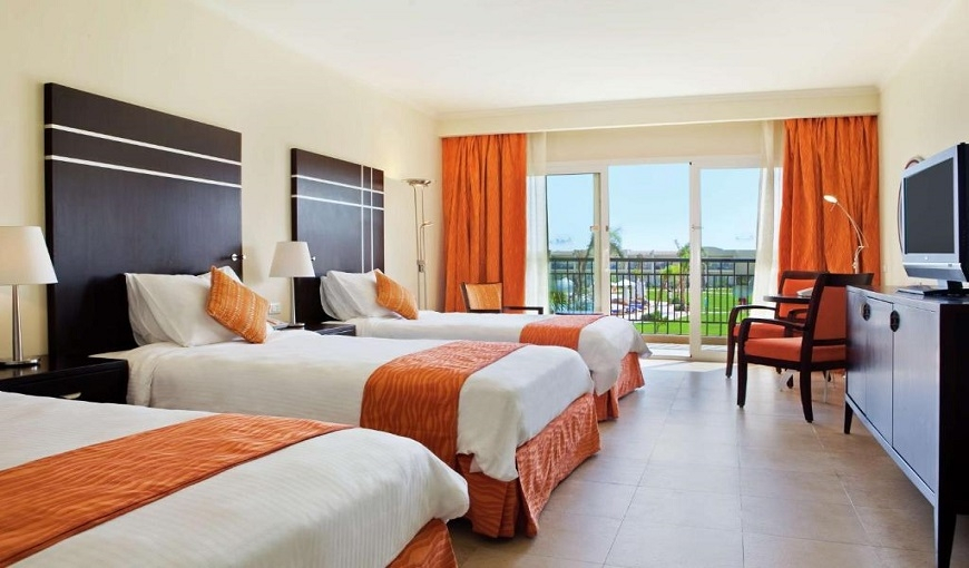 Doubletree By Hilton Sharks Bay Resort Triple Room