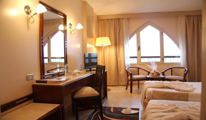 غرفة ثنائية داخل فندق سويس إن النيل